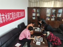 象棋文化是中華民族文化的結(jié)晶，至今仍放射出熠熠奇光，為現(xiàn)代人所喜愛，在全國各地廣為流傳，被人們譽之為國粹。為促進公司的精神文明建設，豐富職工們的文化生活，我公司特