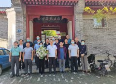 為緬懷先烈，銘記歷史，賡續(xù)共產(chǎn)黨人精神血脈，在烈士紀(jì)念日前夕，公司組織黨員干部參觀了金方昌烈士紀(jì)念館，聆聽學(xué)習(xí)他的英雄事跡。 展廳共分開明家世、革命啟蒙、共赴國(guó)難、