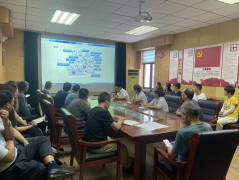 8月5日，聊城市水利工程總公司召開黃河流域生態(tài)保護和高質量發(fā)展政策法規(guī)專業(yè)知識大講堂活動，全體在家干部職工參會。 會上，由市場經營處呂合良同志領學了以 加強水利工程建設