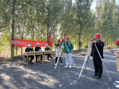 10月18日，聊城市水利工程總公司測繪技能大賽在聊城市徒駭河蓄排引調(diào)水能力提升工程項(xiàng)目現(xiàn)場舉行。本次比賽內(nèi)容主要以外業(yè)數(shù)據(jù)獲取、線下數(shù)字測圖為主，參賽人員涵蓋了測繪專業(yè)